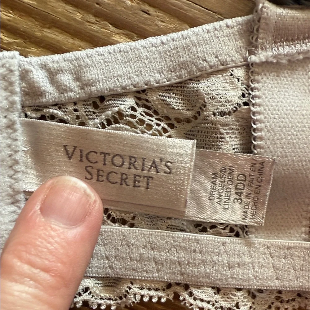 Victoria's Secret Lace Bra in Light Yellow and Cream